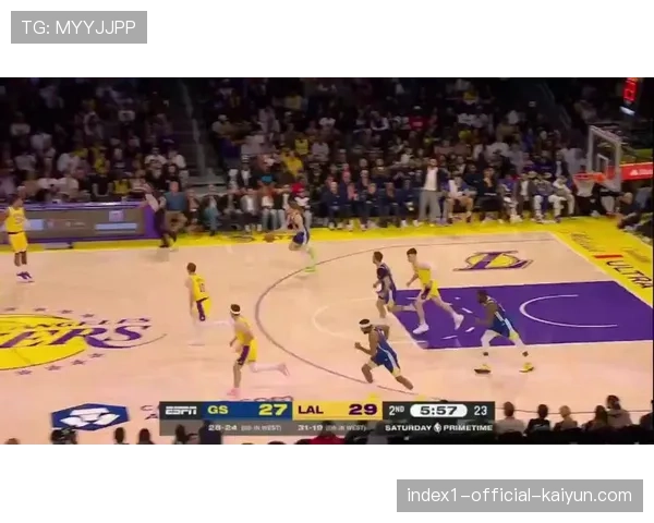 勇士防守体系调整中，库里缺阵影响团队防守沟通